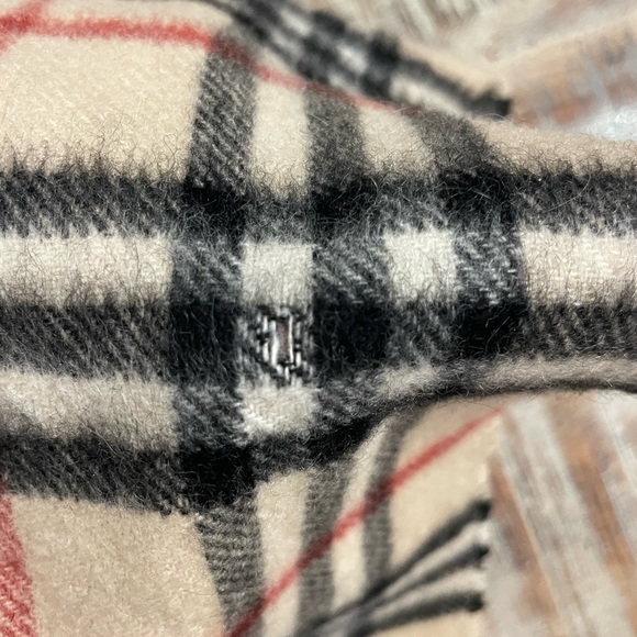 Burberry Cashmere scarf - Picture 5 of 7